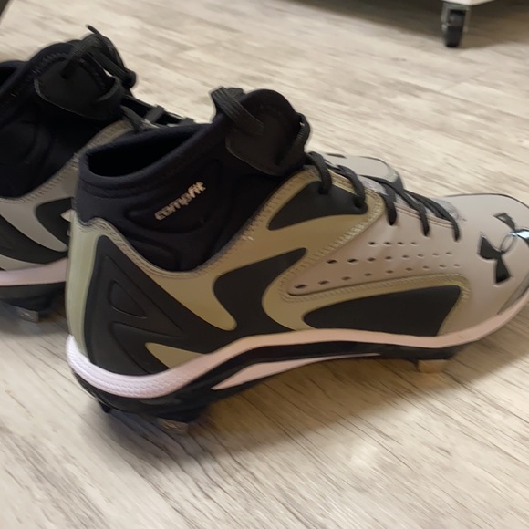 New UA cleats sz 11.5 - Picture 3 of 7